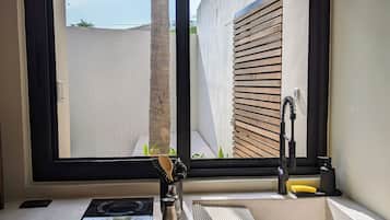 ALMA | Private kitchenette | Mini-fridge, stovetop, cookware/dishes/utensils
