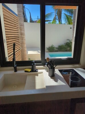 LOTO | Cuisine privée | Mini réfrigérateur, plaque de cuisson