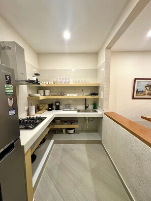 Fridge, stovetop, coffee/tea maker, blender - Casa Stephanie- Prívate Pool (Cartagena de Indias)