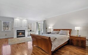 6 bedrooms, desk, iron/ironing board, free WiFi