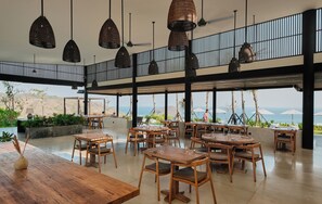 Outdoor dining - Somewhere Villa Near Mandalika (Kec. Pujut)