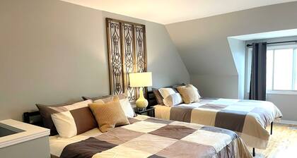 Superb Spacious Loft in Old Toronto close to Distillery District