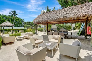 Outdoor dining - Isla Mamey: Boutique Resort, FREE Boat Dockage Sept-Oct Only! (Islamorada)
