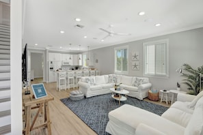 Smart TV - Isla Lychee: Boutique Resort, FREE Boat Dockage Sep-Oct Only! (Islamorada)
