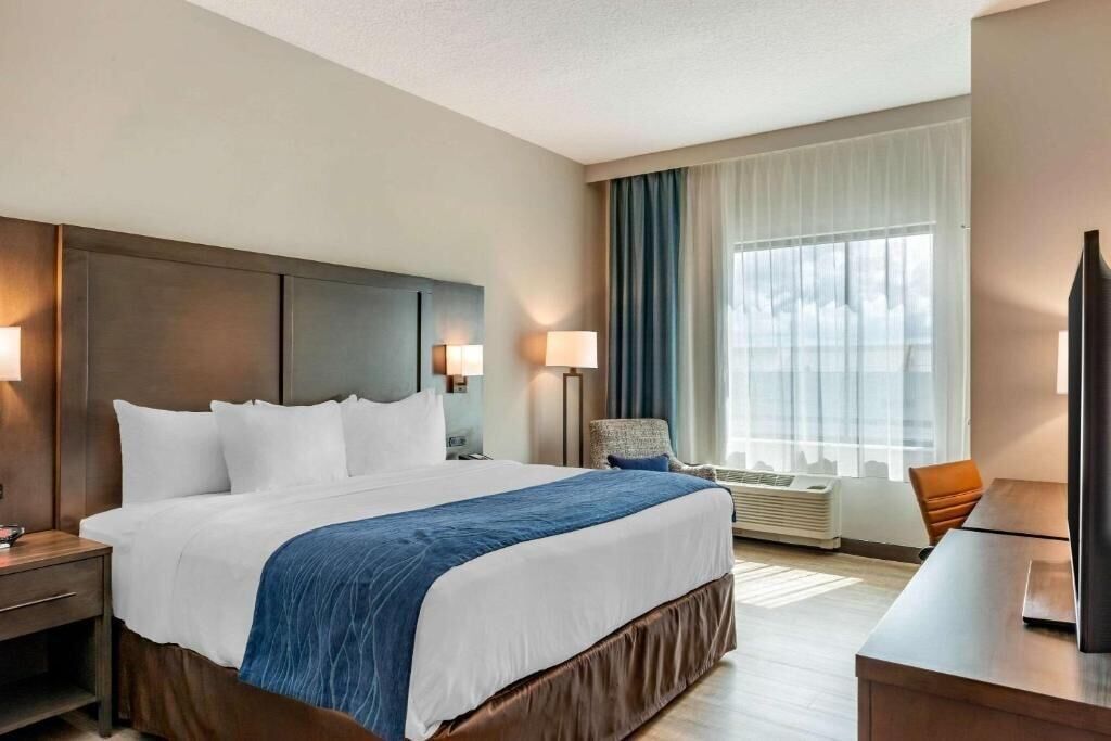 King Room Near Ram Air Sales MIA