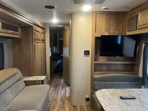 Cabaña, 1 habitación | Área de sala de estar