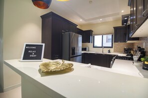 Microwave, oven, stovetop, dishwasher - D&D Divine Suite
Ocho Rios, St. Ann Parish (Ocho Rios)