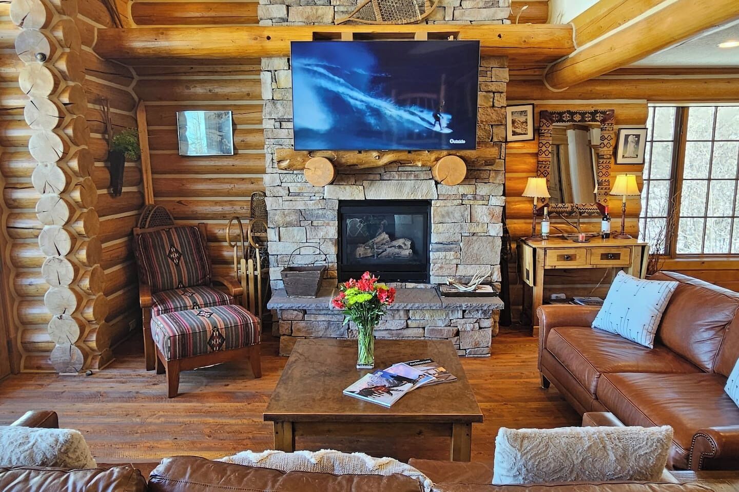TV, fireplace