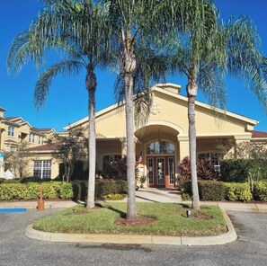 Exterior - Your ideal near by Disney parks stay! Great for families. Quite community (Davenport)