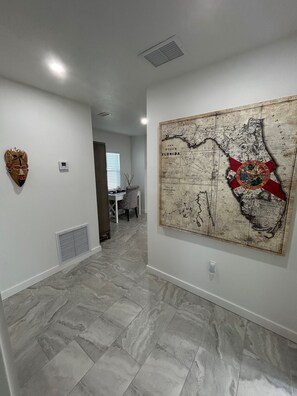 Interior - Beautiful Family-sized Home in Sunny Sarasota, Florida with large backyard! (Sarasota)