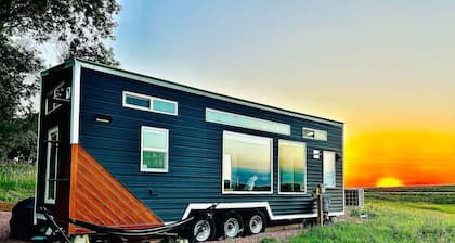 Magnolia Tiny House: Private Hot Tub, Lovely Views