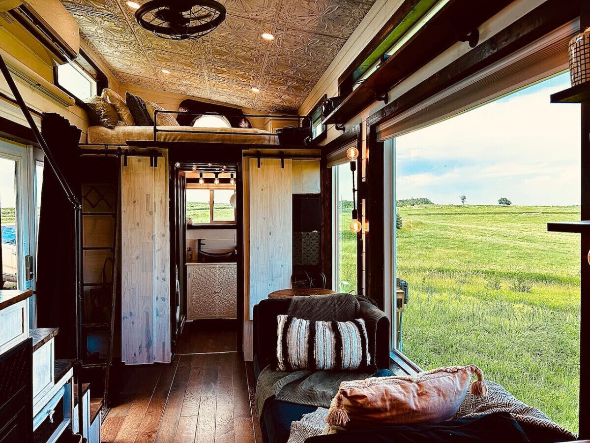 Smart TV, chimenea y estéreo 