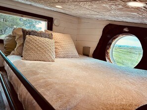 Skrivebord, strykejern/-brett, wi-fi og sengetøy