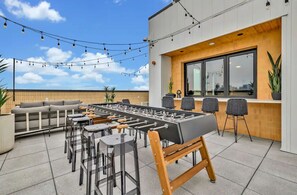 Property grounds - NEW! Downtown Dolly!! 5min./1.3 miles to Broadway/Free Parking/Rooftop Lounge! (Nashville)