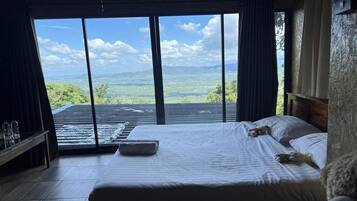 ห้องซูพีเรีย | โต๊ะทำงาน, เตียงเสริม/เปล