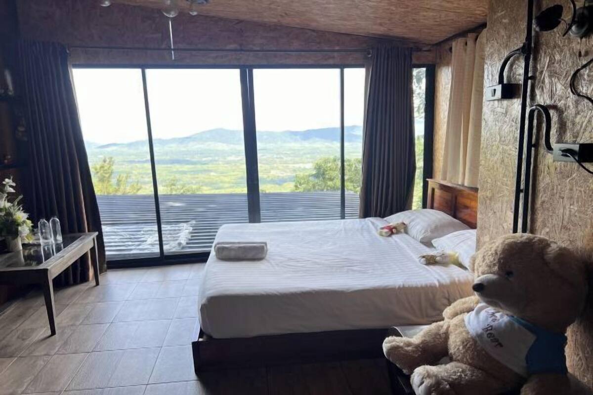 Een bureau, extra bedden (toeslag)