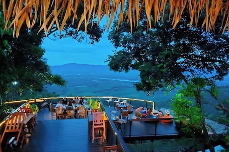 Restaurant. Kuan Khan Lao The Nine Bistro