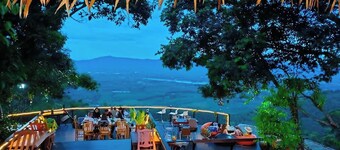 Kuan Khan Lao The Nine Bistro