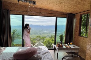 Interior - Kuan Khan Lao The Nine Bistro (Na Mom)