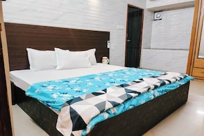 Deluxe Room - Hotel Purohit Sindhi Camp (Jaipur)