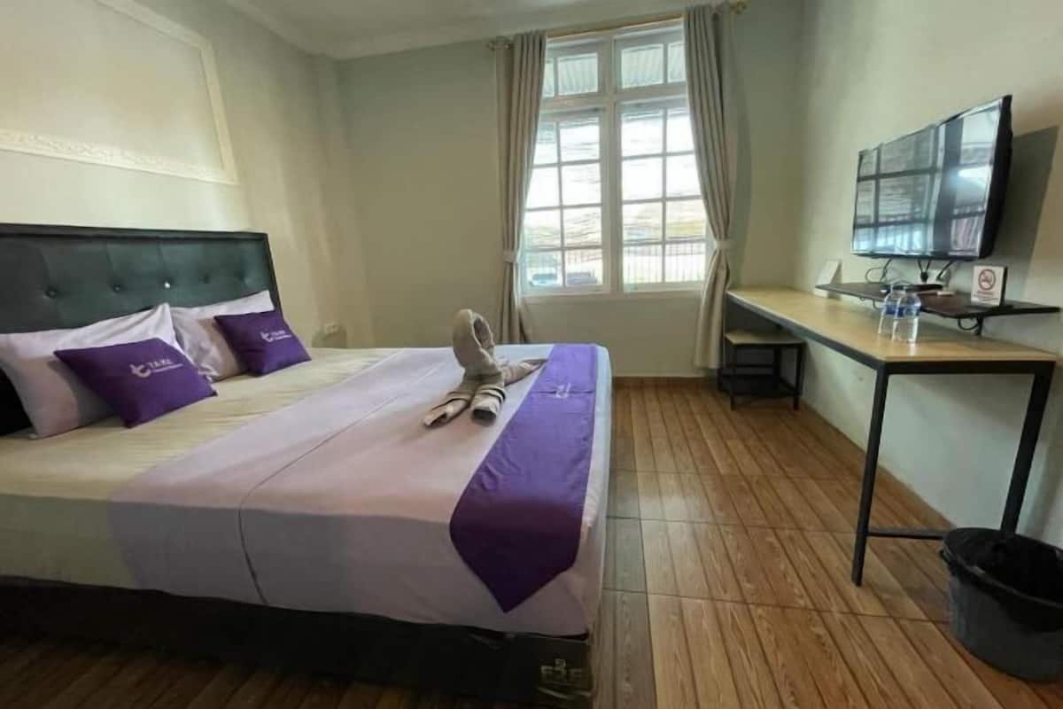 Meja, katil bayi/kot (surcaj), Wi-fi percuma, cadar katil