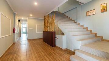 الإطلالة من المنشأة