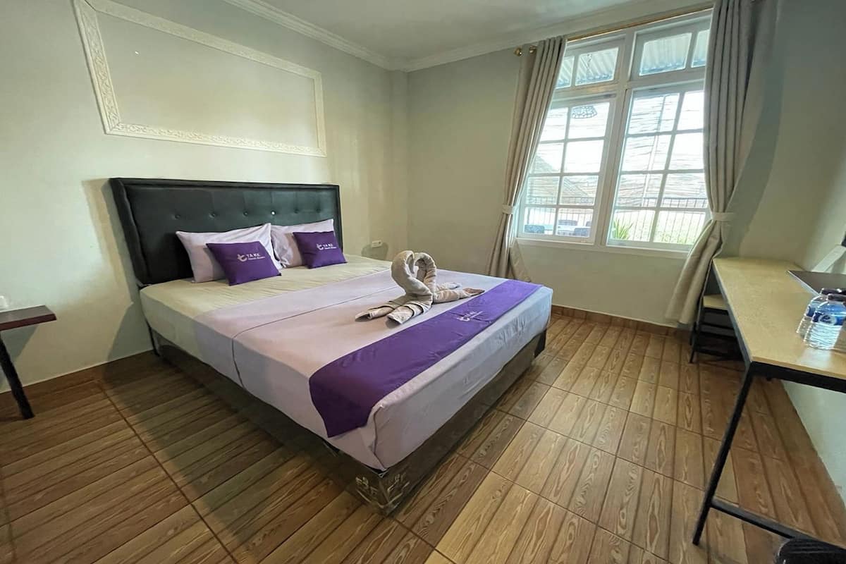 Deluxe Double Room | Meja, katil bayi/kot (surcaj), Wi-fi percuma, cadar katil