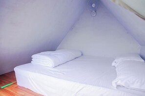 Schreibtisch, kostenloses WLAN, Bettwäsche
