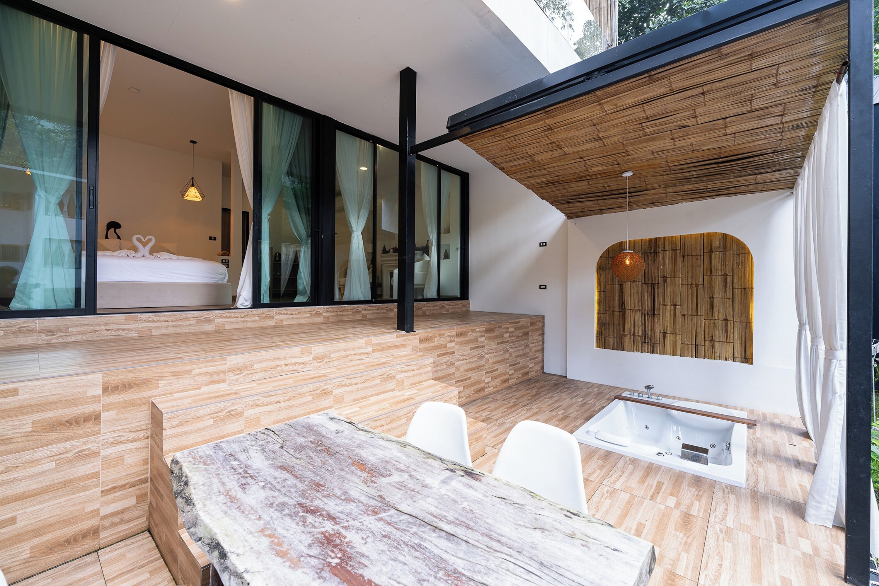 แกรนด์วิลล่า | มินิบาร์, ตู้นิรภัยในห้องพัก, โต๊ะทำงาน, ผ้าม่านกันแสง