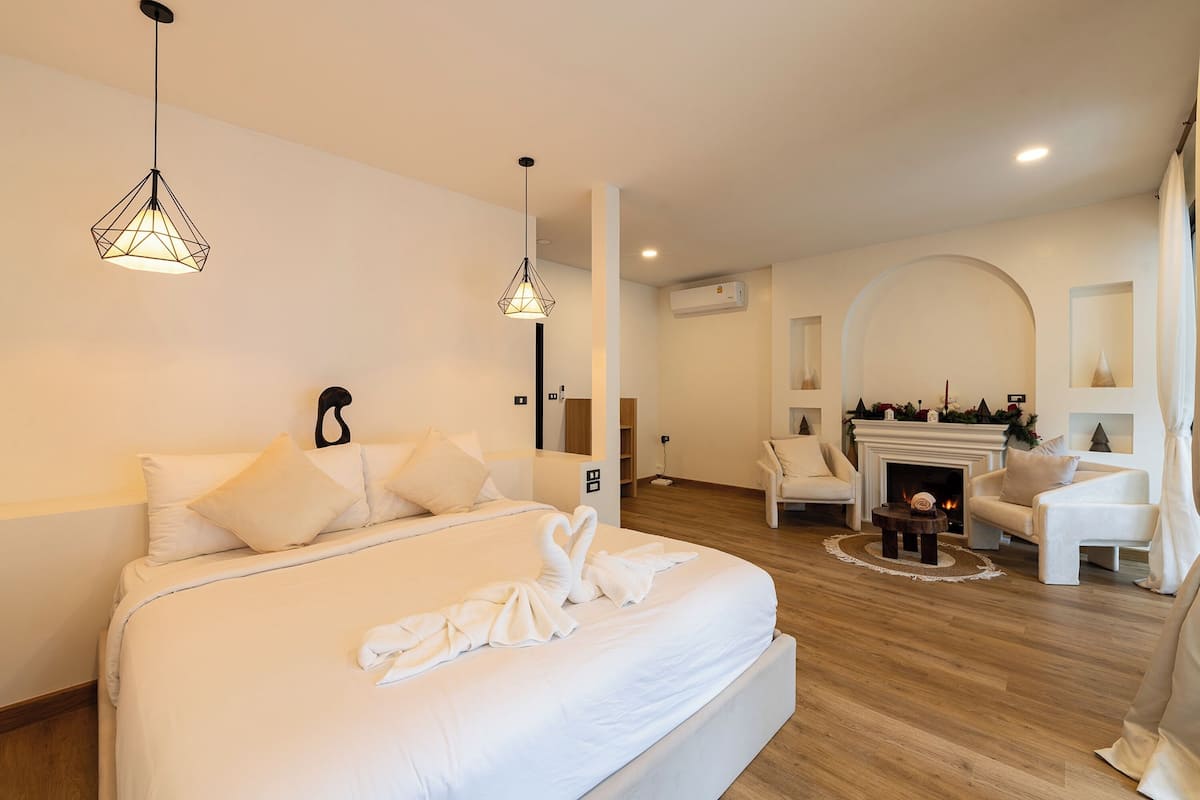 Family Suite (Grand Villa H1) | Minibar, in-room safe, desk, blackout drapes