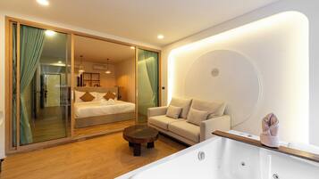 Deluxe Double Room | Minibar, in-room safe, desk, blackout curtains
