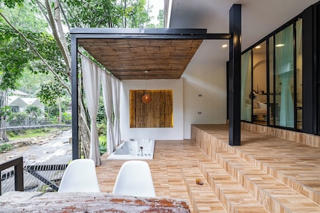 Family Suite (Grand Villa H3) | 2 bedrooms, minibar, in-room safe, desk