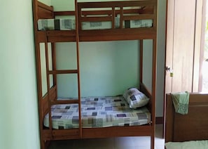 Family Quadruple Room | Desk, rollaway beds, free WiFi, bed sheets