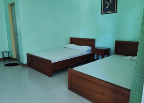 Family Room | Desk, rollaway beds, free WiFi, bed sheets - Awel Seashore Inn Baler (Baler)