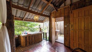 Villa | 1 bedroom, desk, free WiFi, bed sheets