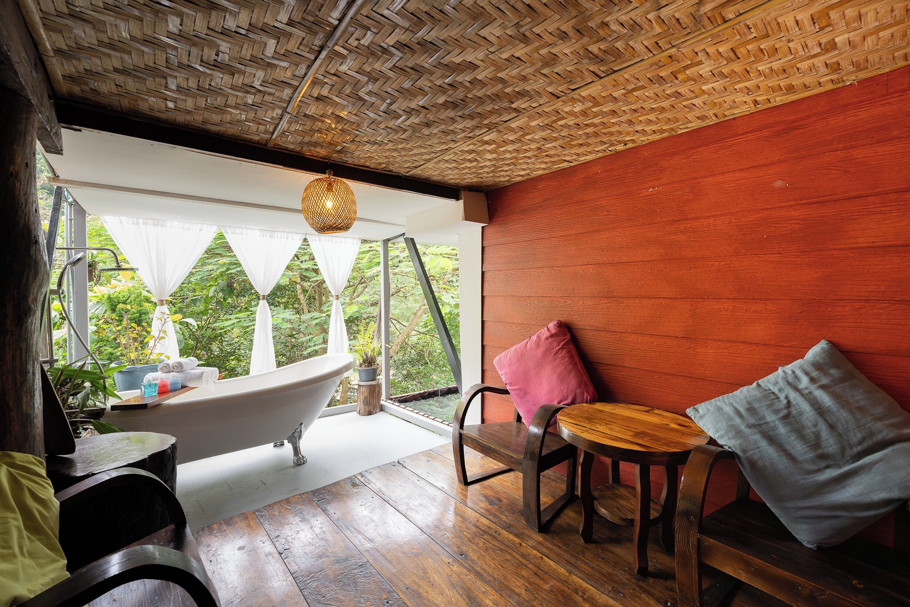 Family Suite | Desk, free WiFi, bed sheets