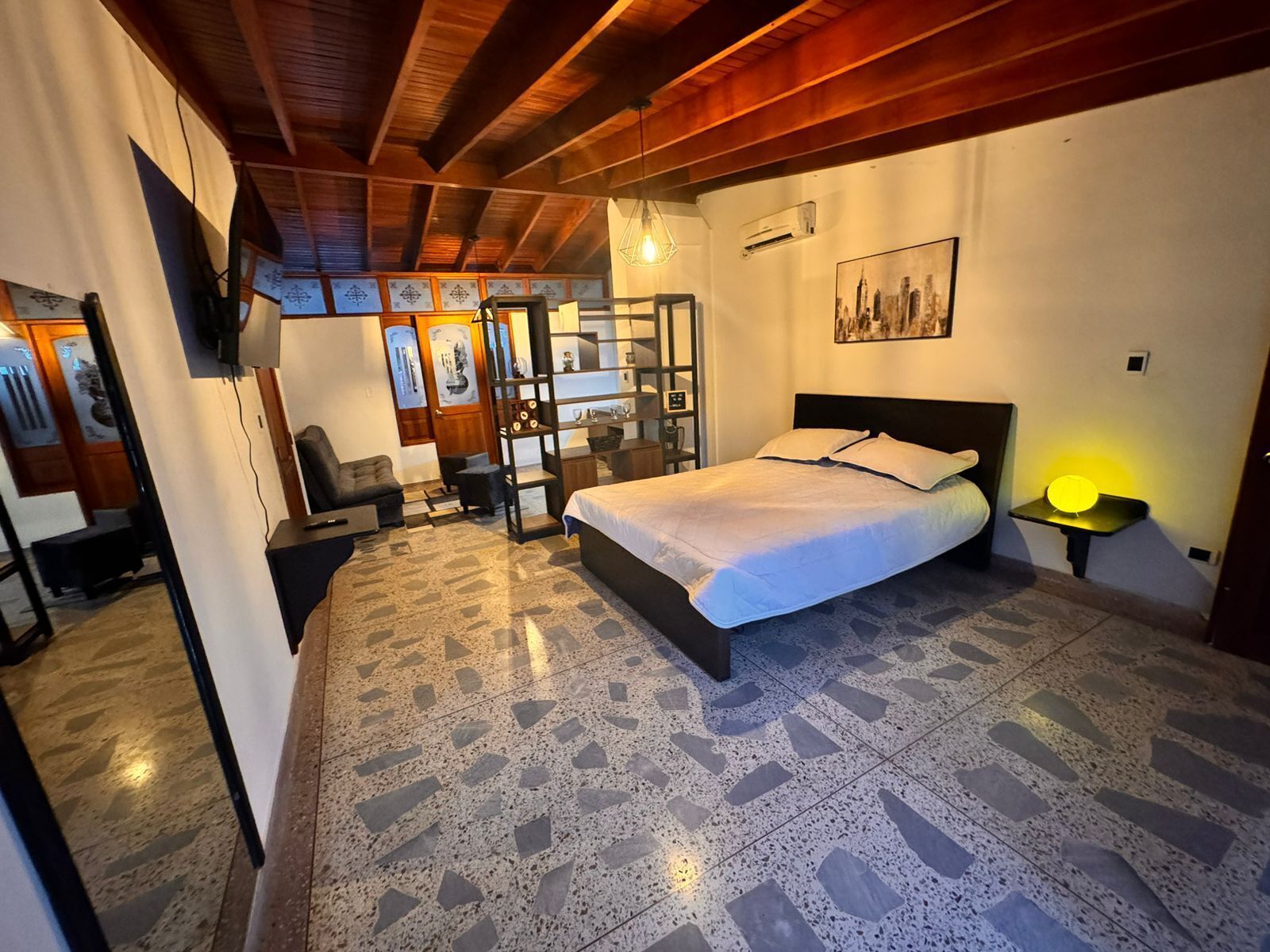 1 chambre, fer et planche à repasser, Wi-Fi, draps fournis