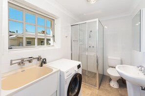 Handtücher, Seife, Toilettenpapier