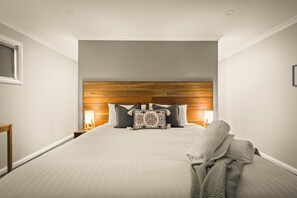 Comfort Cabin, River View | Individually decorated, individually furnished, soundproofing - Herlihys on Huon - Cabin 1 (Lymington)