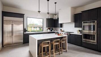 Coffee/tea maker, fridge, microwave, oven