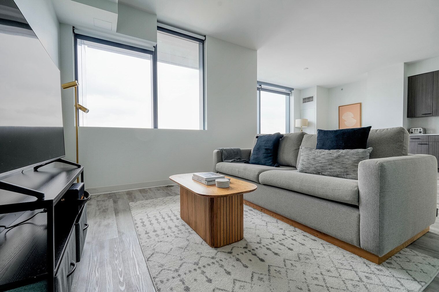 Luxe Downtown 1BR w/ Gym, Deck & Pool, nr Dining, by Blueground