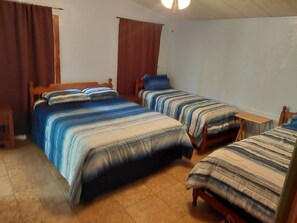 5 bedrooms, WiFi - Debbie's House: 2 miles from the river, 5 bedroom, 2 bath, sleeps 22 (Concan)