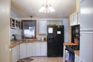 Private kitchen - Debbie's House: 2 miles from the river, 5 bedroom, 2 bath, sleeps 22 (Concan)