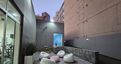 Urban living BnB Puerta Alameda with Lap Pool