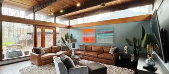 Westlake Oasis: Luxurious home with a private hot tub