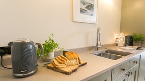 Fridge, microwave, oven, dishwasher - 9 Rose Hill -  a town that sleeps 6 guests  in 3 bedrooms (Beaumaris)