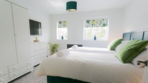3 bedrooms, iron/ironing board, free WiFi, bed sheets