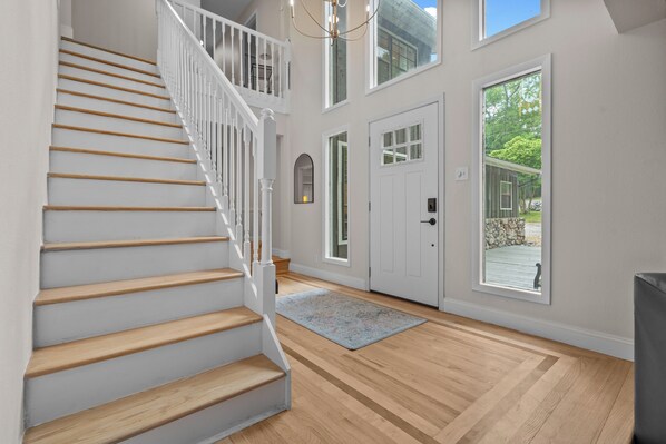 Interior - Big family friendly, Deck, Pool Table, Propane Grill & Fire Pit! (Hot Springs)