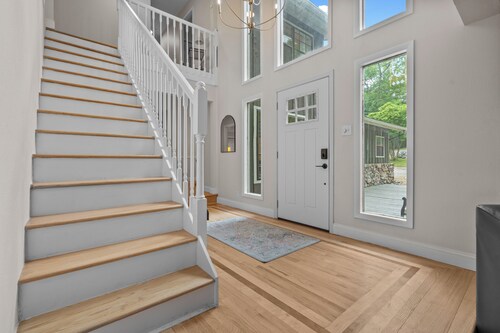 Big family friendly, Deck, Pool Table, Propane Grill & Fire Pit!