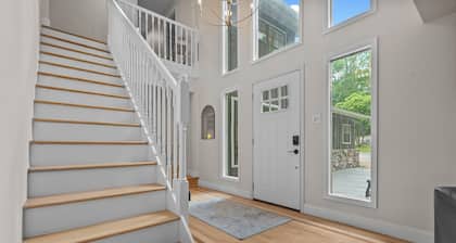 Big family friendly, Deck, Pool Table, Propane Grill & Fire Pit!